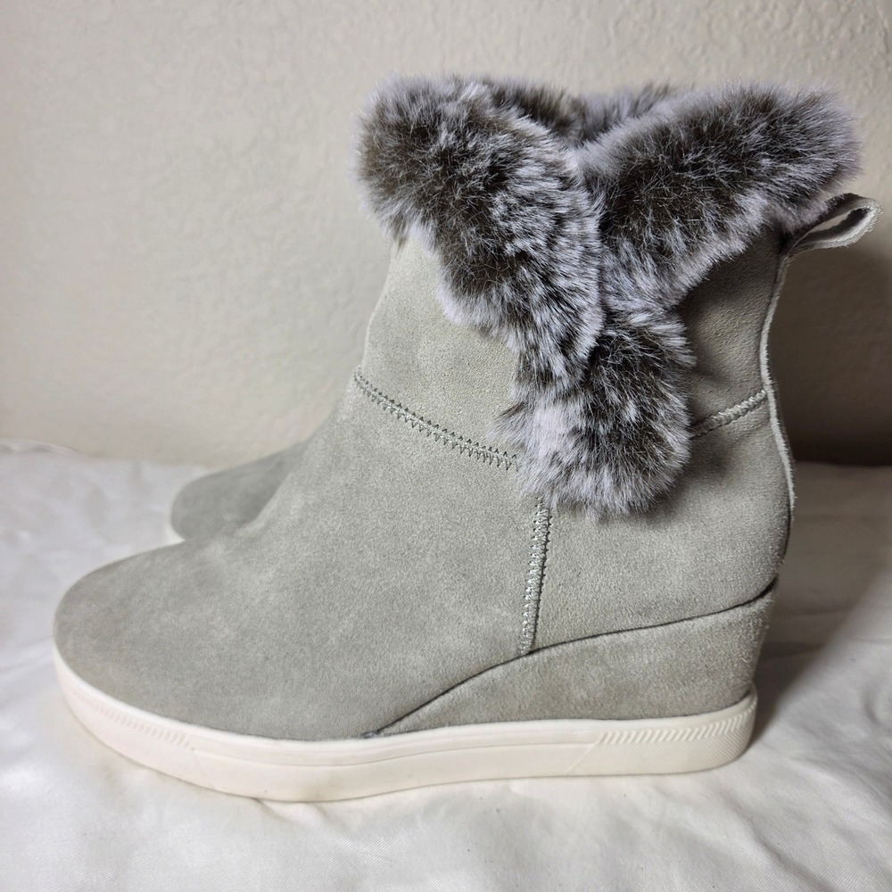 Serra Womens Gray Faux Suede Faux Fur Trim Wedge Ankle Boots Size 8